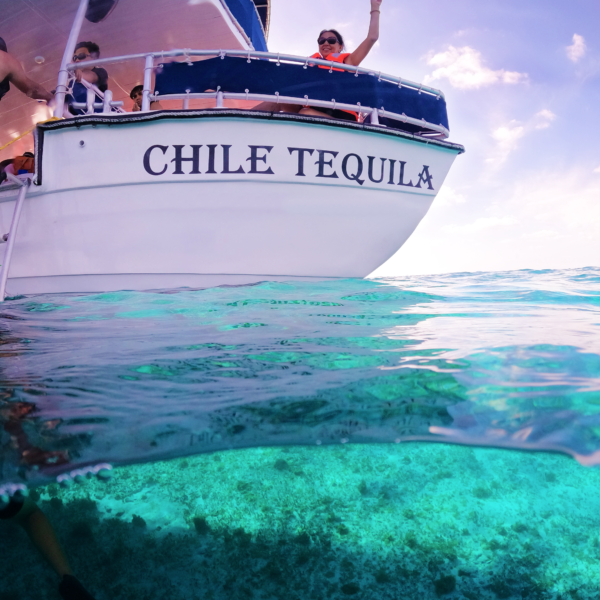 Tour del Snorkel El Cielo Cozumel en Catamarán Chile Tequila